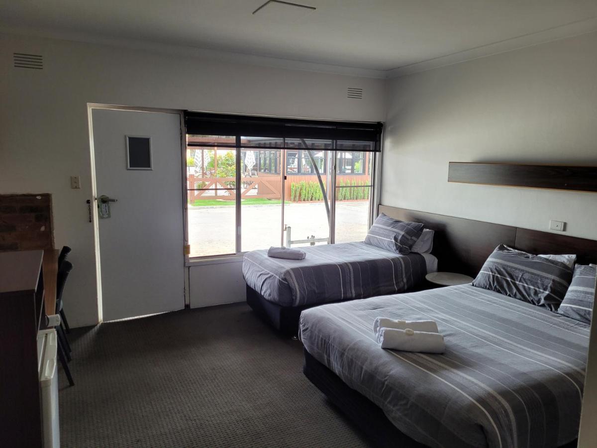 Palm And Pawn Motor Inn Wagga Wagga Exterior photo